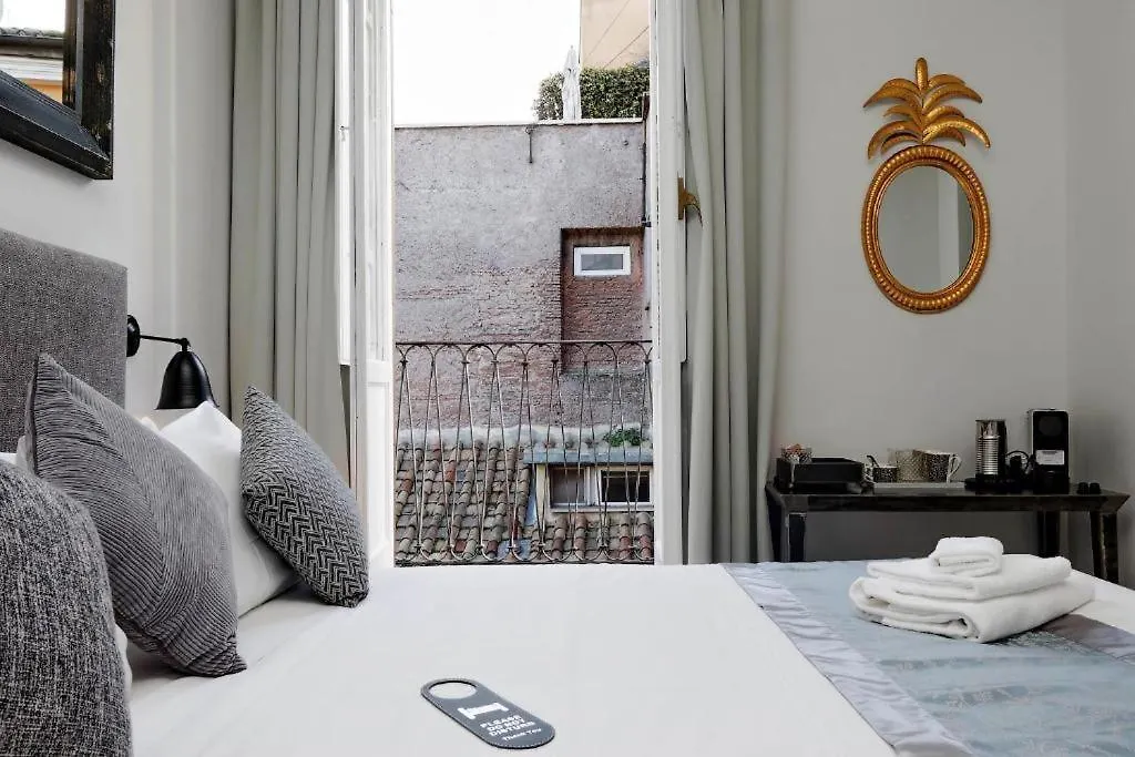 Guest house Della Croce Rooms Rome Italy